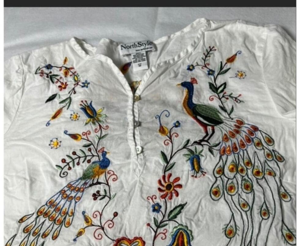 White Embroidered Sz Med Peasant top 3/4 sleeve  peacock design woven cotton